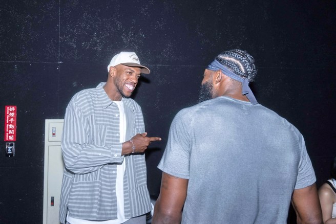 米德頓現身洲際迷你蛋跟曼尼高見面聊天。(新北國王提供)