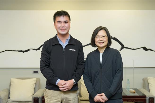 苗栗县党部主委由陈诗弦接任。（摘自陈诗弦脸书／李京升苗栗传真）