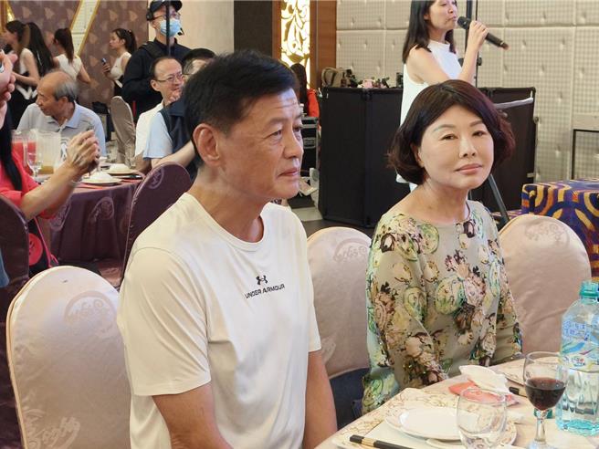 嘉义市议长陈姿妏偕夫婿前市议长林承勋出席。（廖素慧摄）