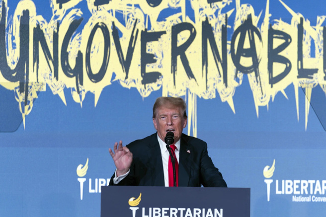  川普前往自由党全国代表大会争取支持，却没想到遭到直接的连续吐嘈。(图/美联社)