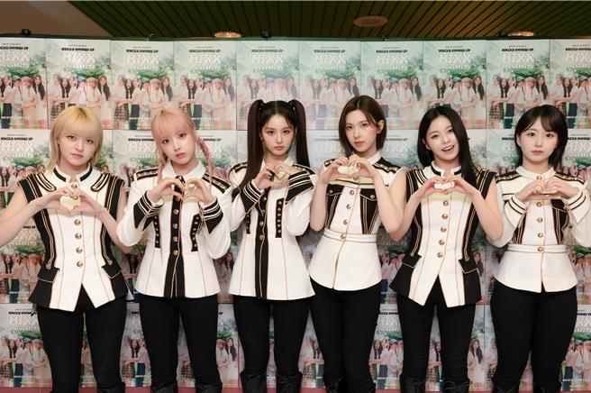 NMIXX来台开唱抽空接受访问，左起成员Lily、Jiwoo、Sullyoon、Bae、Kyujin、Haewon。（得艺室策划提供）