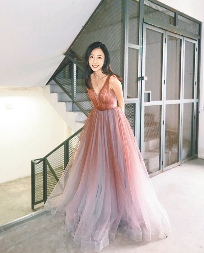 俊倩氣質優雅，與潘裕文相當登對。（摘自俊倩IG）