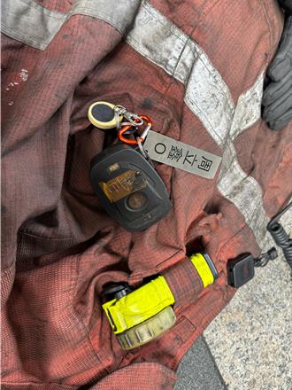 原因曝光！2殉職勇消焦油沾滿面罩    脫掉後吸入戴奧辛