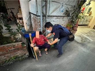 拐杖婦離家3公里迷路 暖警協助竟找回17年前的「緣分」