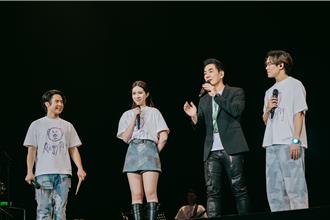 告五人唱一半「超大咖天王」突然衝上台  西安歌迷尖叫連連