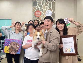 瑪利亞青年變身直播主 10分鐘狂銷1000雙快樂襪