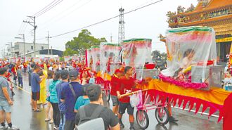 西港刈香今送王 烧王船掀高潮