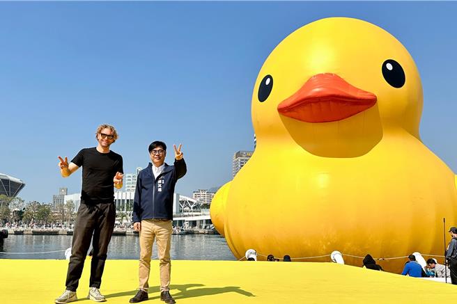 雜誌民調27日公布「2024年縣市長施政滿意度調查」，高雄市長陳其邁奪下「五星級市長」殊榮，成績更是創下高雄市長滿意度6年來新高。（高市府新聞局提供／洪浩軒高雄傳真）