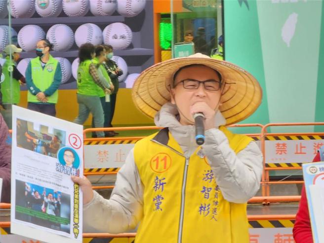 游智彬指张宏陆全家跑去大陆舔共卖台挨告，罪嫌不足获不起诉。（新党提供）