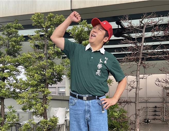 卜學亮27日出席媒體聯訪，開心分享當「村長」的工作趣事。