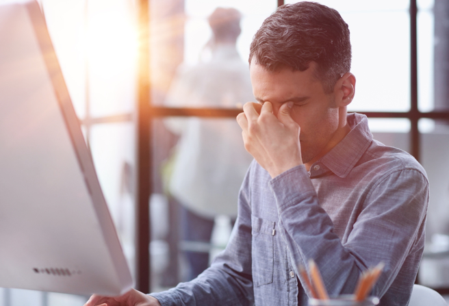 眼部感觉疲累不适时，可透过按摩来缓解。（示意图，Shutterstock／达志）