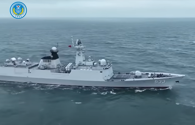 图为参加「联合利剑—2024A」环台军演的共军「南通」号护卫舰。（图 / 东部战区）
