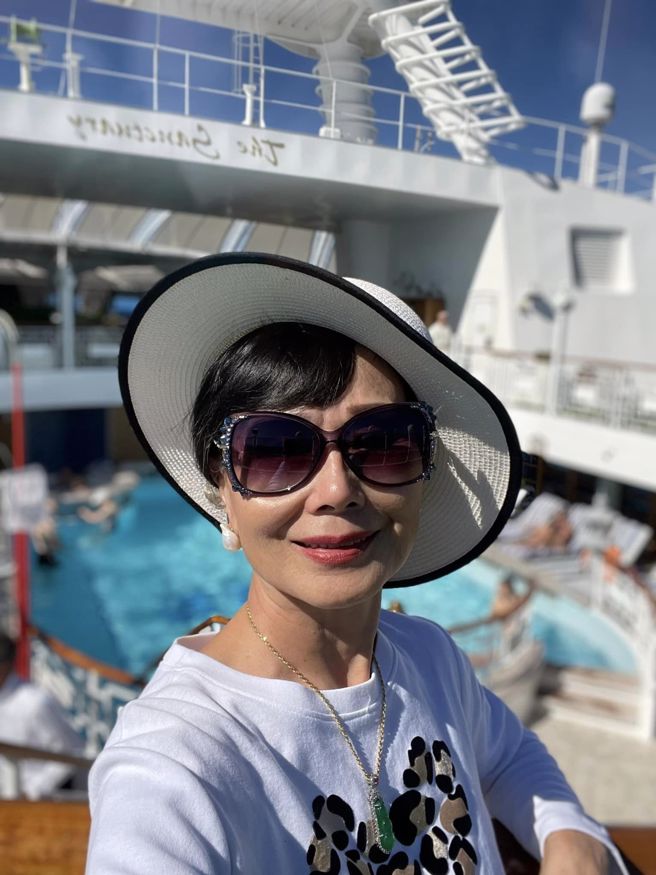 张璃敏享受人生下半场，回台见老友很开心。(张璃敏提供)