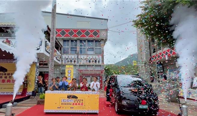 屏东县狮子乡幸福巴士除原有的枋寮线与东港线，27日起再加开潮州线，提供偏乡更完善的医疗服务。（屏东监理站提供／罗琦文屏东传真）