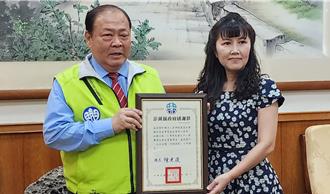 旅外企業設基金會助弱勢、離島學子就學 陳光復頒贈感謝狀