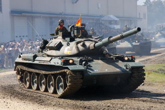 影》會彎腰鞠躬的日本74式坦克 光榮身退