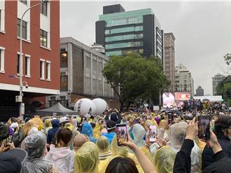 立院青鳥行動  部署上千名警力確保委員座車順利離開