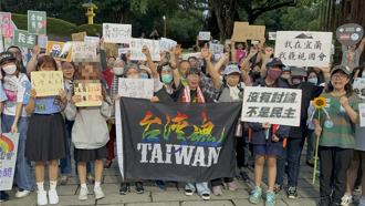 響應青鳥行動 300人聚集羅東中山公園喊「我藐視國會」