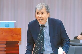 鄭英耀談卡管案 不讓政治干預學術