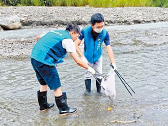 眉溪現大量魚屍 投縣府採樣釐清