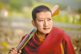 《不丹沒有槍》搖滾樂團主唱扮喇嘛