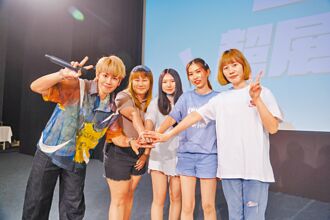 鼓鼓被求婚錯愕 逗趣跳舞寵鐵粉