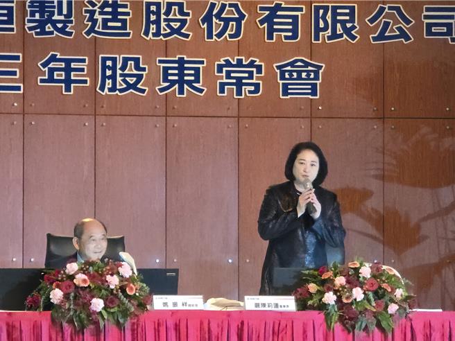 裕隆集團執行長嚴陳莉蓮（左）。（黃琮淵攝）