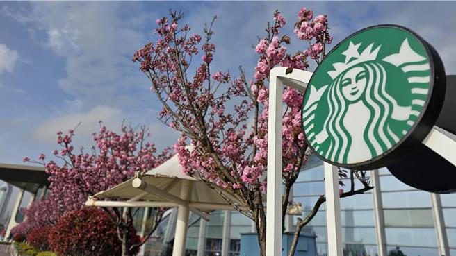 星巴克在中國避免與對手打價格戰，卻難逃折扣戰。（藍孝威攝）