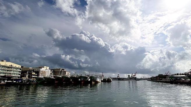 前鎮漁港污水下水道整建完成，對於港區水質的改善有明顯的進步（圖片來源：高雄市水利局提供）