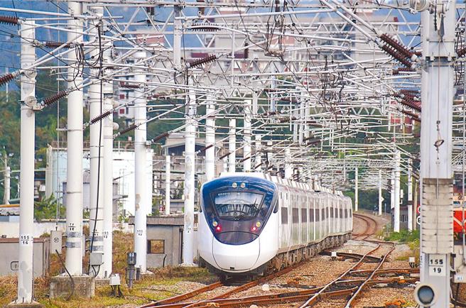 台铁公司28日宣布，端午连假将再加开6班次新自强号，5月30日开卖，图为示意图。（本报资料照片）