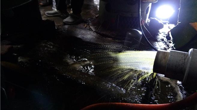 中部檢警環2022年及2023年在台中市太平區查獲唐振工業及嘉仕寶工業兩公司，將含重金屬廢水非法排放到大里溪，期間各長達3至5年，估計不法獲利各高達1億2649萬及6312萬餘元。（警方提供／陳淑芬台中傳真）