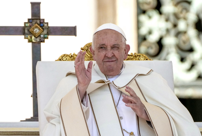 對同性戀相對寬容的天主教教宗方濟各（Pope Francis）被爆料，近期在閉門會議上用侮辱性字眼「frociaggine」來描述男同志，該詞相當於「娘炮」。（資料照／美聯社）