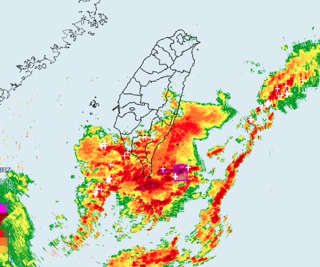 台东有大雷雨。（翻摄自气象署）