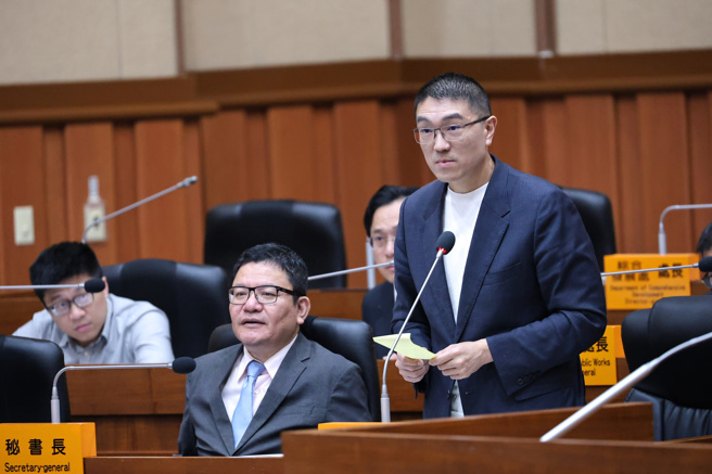 謝國樑市長表示，雖然民調結果對他個人而言是一個挑戰，但他會更加謹慎、小心地努力，並思考如何改變施政方式以贏得更多市民的認同。