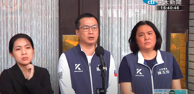 國民黨立委羅智強（中）。（圖 / 擷取自中天YT）