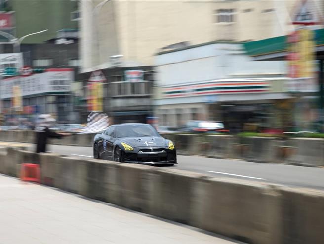 基隆市去年举办的超跑嘉年华遭外界痛批，市长谢国梁也表示将不会继续推动。（张志康摄）