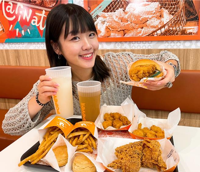 Popeyes台灣首店30日開幕，首3日前50名消費者免費請吃炸雞。（朱世凱攝）