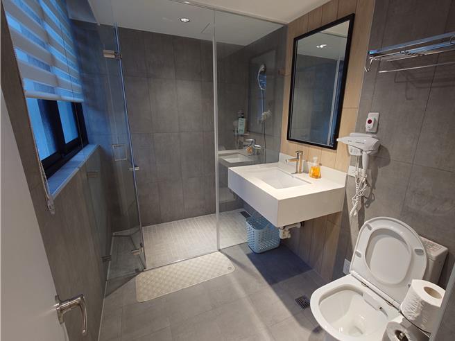 高雄麦当劳叔叔之间採用套房房型，提供独立卫浴设备，还有厨房、交谊厅等，让远地就医儿童拥有舒适住宿环境。（任义宇摄）