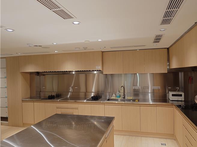 高雄麦当劳叔叔之间採用套房房型，提供独立卫浴设备，还有厨房、交谊厅等，让远地就医儿童拥有舒适住宿环境。（任义宇摄）