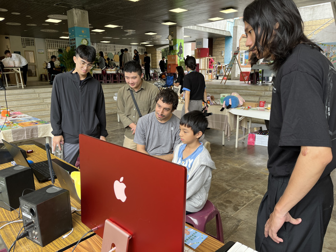 暨南大學教育學院USR計畫首度與教院各系跨域整合，結合地方政府、NGO、在地社團與青農合辦「2024水沙連親子共學嘉年華」。(照片/國立暨南國際大學提供)