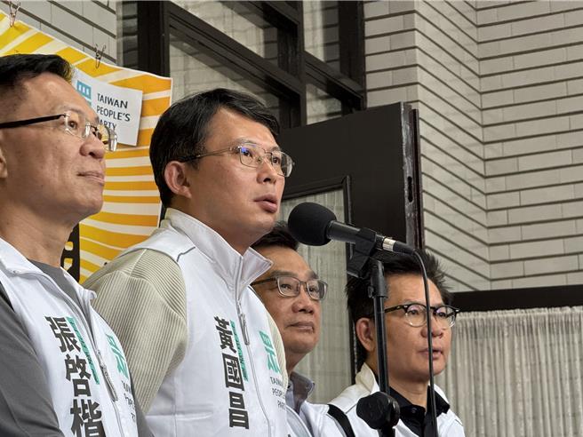 黄国昌说，接下来民眾党团将会全力推动废除监察院。（李奇叡摄）