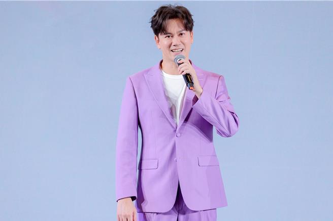 李聖傑今在北京記者會上宣布啟動全新巡演計劃。（圖／華納音樂提供）