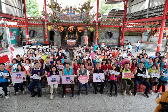 「月来月爱你，新北『女子』事大声说」活动，于世界月经日当天在莺歌永福宫举行启动仪式。（新北市社会局提供）