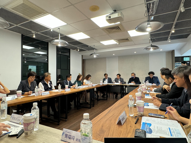 今（28日）於東海大學管理學院舉辦不動產暨永續課程推動會議。(照片/東海大學提供)