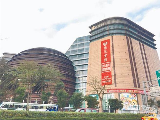 北市议员、京华城调查小组召集人游淑慧今（28）日指出，给京华城开绿灯的有3个人，分别为柯文哲「交办」、彭振声「推动」、黄景茂「协助」，质疑柯市府帮京华城案一条龙客制化服务。(本报资料照片)