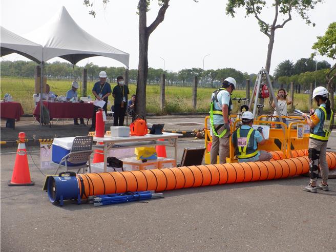 宜兰县政府在「113年度全国下水道局限空间出入坑作业评鑑」中，从全台各县市脱颖而出，与六都之台北市政府及台中市政府共同荣获最佳等第之特优佳绩。（宜兰县政府提供／吴佩蓉宜兰传真）