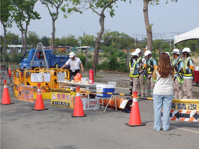 宜兰县政府在「113年度全国下水道局限空间出入坑作业评鑑」中，从全台各县市脱颖而出，与六都之台北市政府及台中市政府共同荣获最佳等第之特优佳绩。（宜兰县政府提供／吴佩蓉宜兰传真）