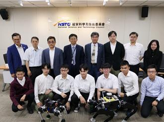 台大攜手國科會研發AI機器狗 自主導航、全向行走可用於救災