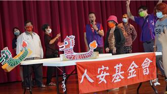 台南陸上龍舟賽端午送暖 善化區發放220份禮品