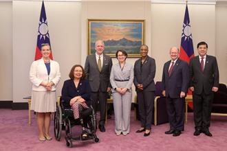 美參議員拜會蕭美琴  建議讓受過訓士兵維持所學  必要時準備戰鬥